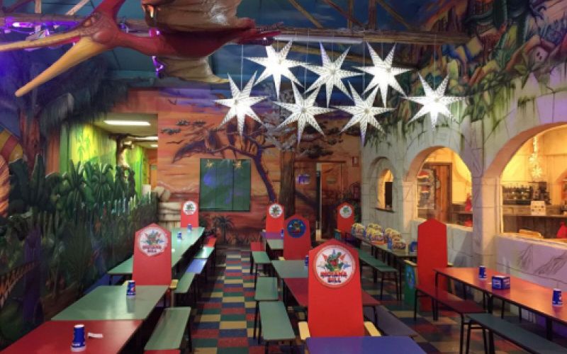 Comedor decorado estilo selva