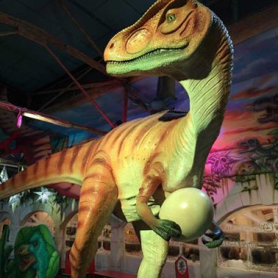 Decoración de dinosaurio y huevo