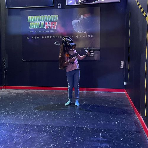 Niña con gafas para juego de realidad virtual