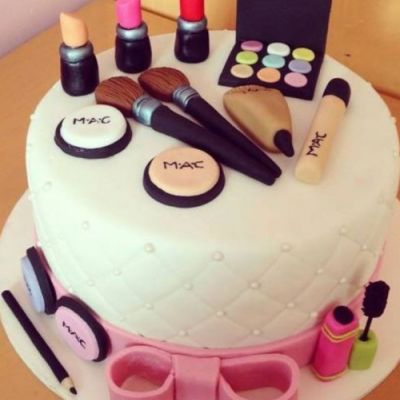 Tarta de productos de cosmética