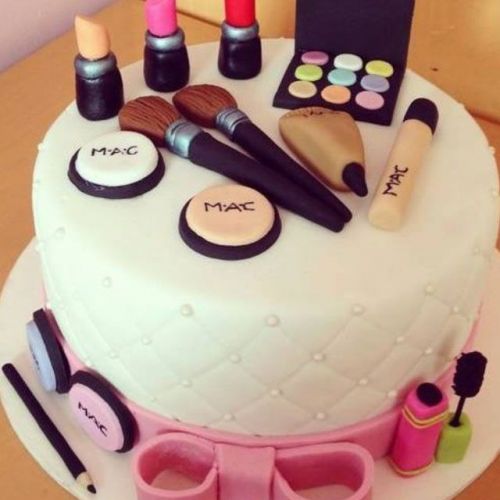 Tarta de productos de cosmética